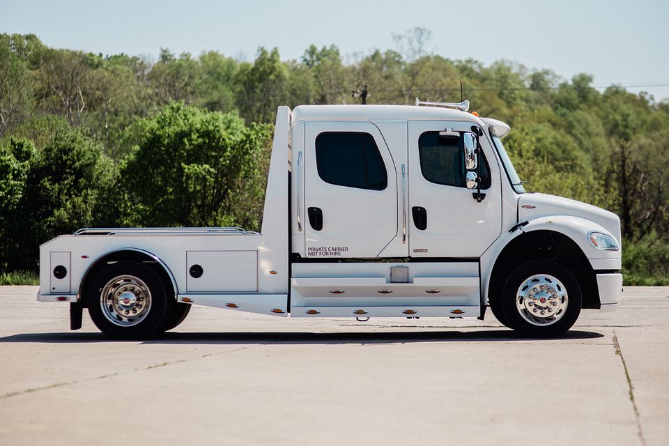 2009 FREIGHTLINER M2-106 CUMMINS SPORTCHASSIS