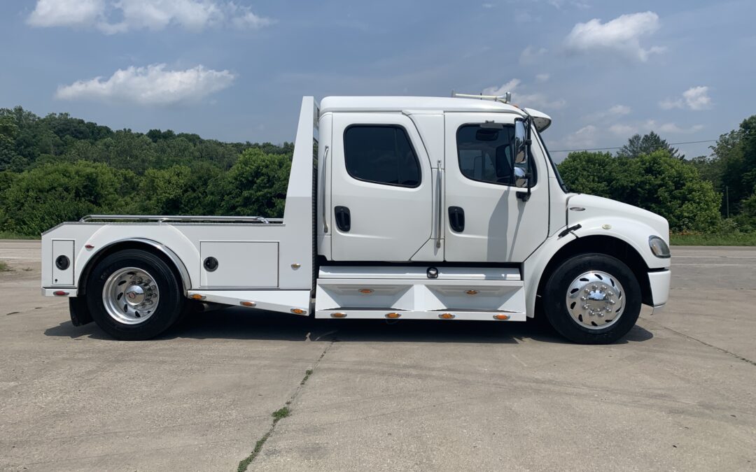 2005 FREIGHTLINER M2-106 CAT SPORTCHASSIS