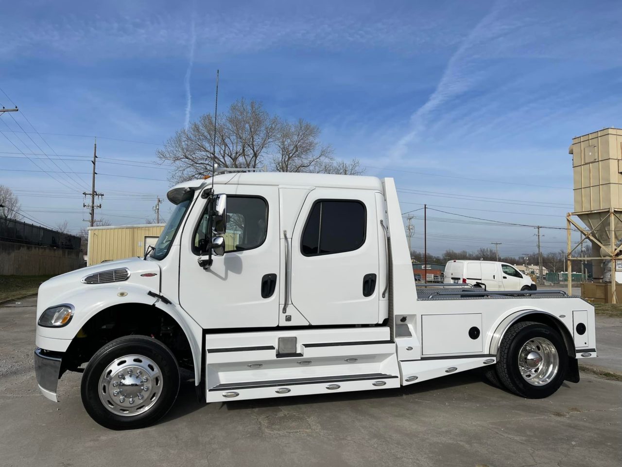 2014 FREIGHTLINER M2-106 - CUMMINS 350HP - ONLY 63K MILES - Premium And ...