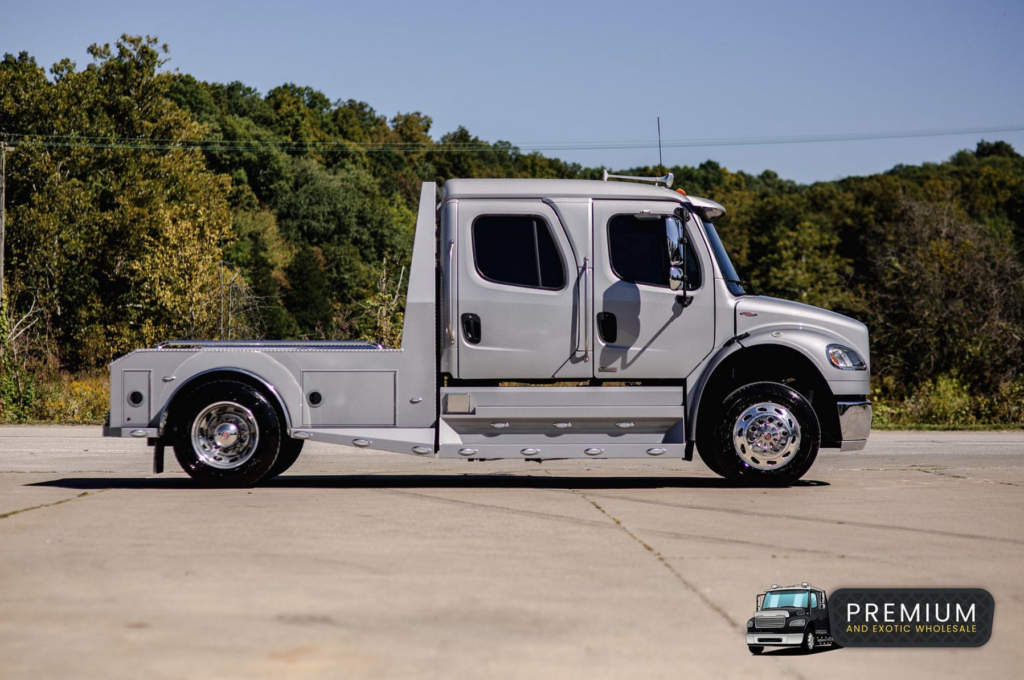 2011 FREIGHTLINER M2-106 - SPORTCHASSIS CUMMINS - Premium And Exotic ...