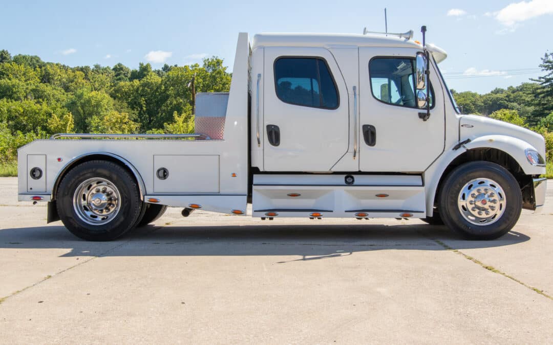 2005 FREIGHTLINER SPORTCHASSIS CAT 300HP