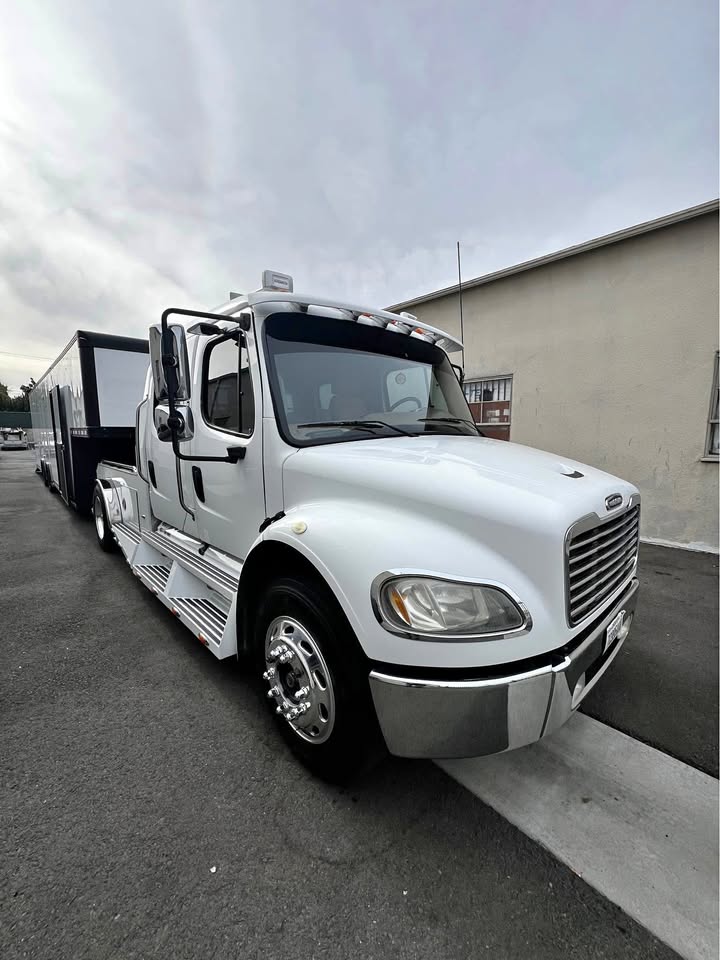 2006 Freightliner M2-106 SportChassis white hauler front passenger side